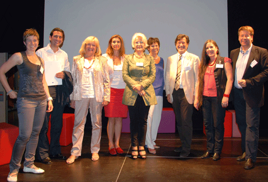von links: Mag.a Martina Grötschnig (Leiterin Referat Familie der Steiermärkischen Landesregierung), Mag. Jörg Ehtreiber (Geschäftsführer Kindermuseum FRida & freD), Irene Slama (Geschäftsführerin Familie & Beruf Management GmbH), Dir. Sylvia Noe (Pflegedirektorin LKH Leoben), Gabriele Koch (Auditteam Steiermark), Mag.a Erika Krenn-Neuwirth (Auditteam Steiermark), Dir. Hans Mehrl (Personalchef der Steiermärkischen Bank und Sparkassen AG), Margit Picher (Obfrau Verein Patchwork Familien Service), Dr. Michael Schaller (Auditteam Steiermark)