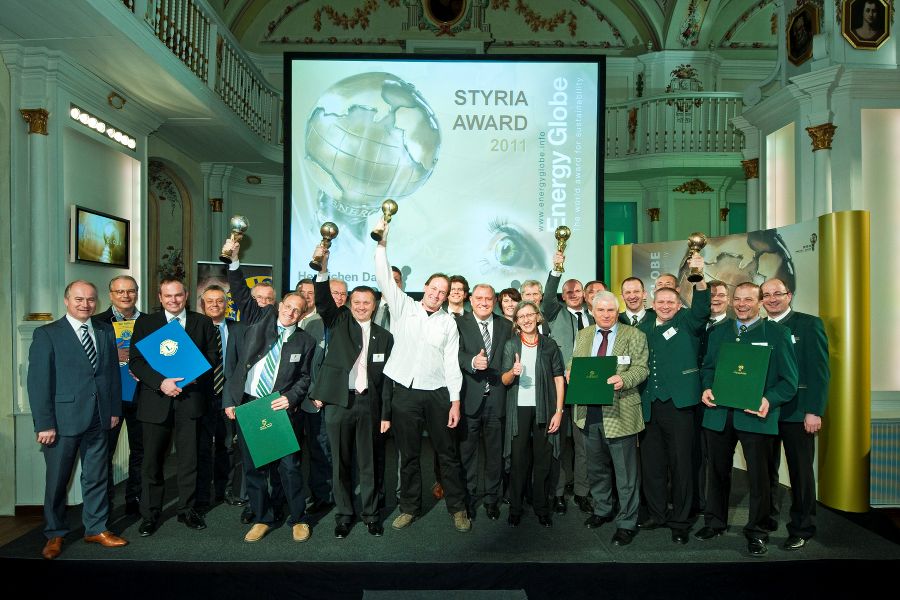 Alle PreisträgerInnen mit LHStv. Siegfried Schrittwieser und LR Johann Seitinger, sowie den Veranstalter Helga Rally (LEV) und HR Wilhelm Himmel (WIN) und Christian Sakulin (NOEST)