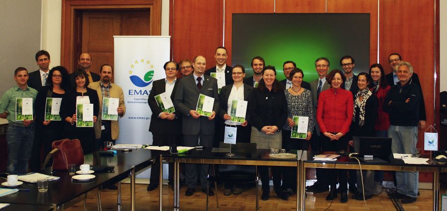 Gruppenfoto zur EMAS Abschlussveranstaltung 2015 Gruppenfoto zur EMAS Abschlussveranstaltung 2015