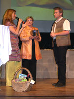Karl Pirsch bei der Übergabe des TRIGOS Preises 2006 in der Kategorie Markt durch BM Ursula Haubner © Trigos Karl Pirsch bei der Übergabe des TRIGOS Preises 2006 in der Kategorie Markt durch BM Ursula Haubner