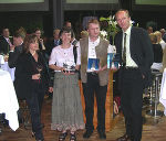 Von rechts nach links: Josef Zotter, Karl Pirsch, Marianne Pirsch und die Designerin, die für das Design der Lederwaren verantwortlich ist.